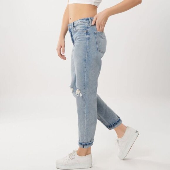 Garage Mom Jean in Medium Wash Distressed - Size 7 - Picture 9 of 9